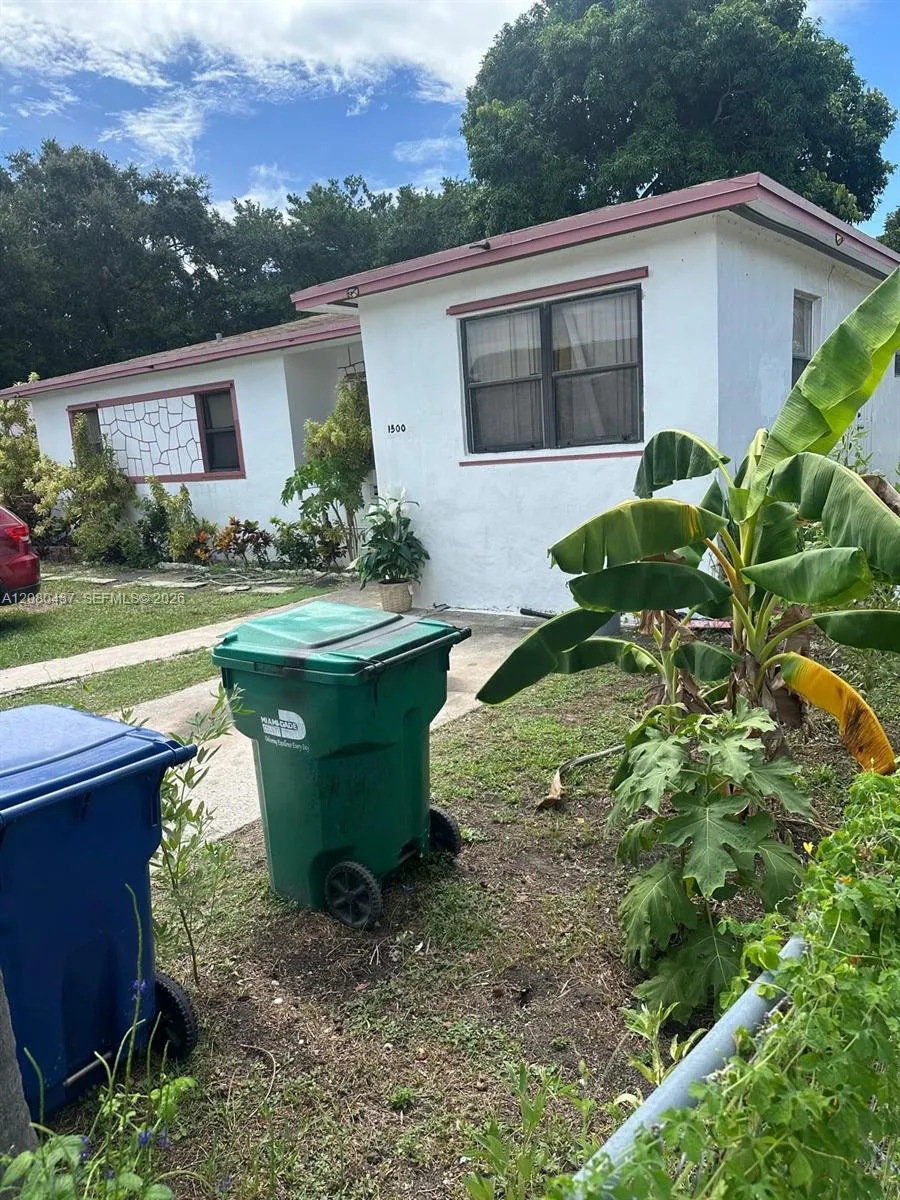 1500 NE 150th St Miami, FL 33161