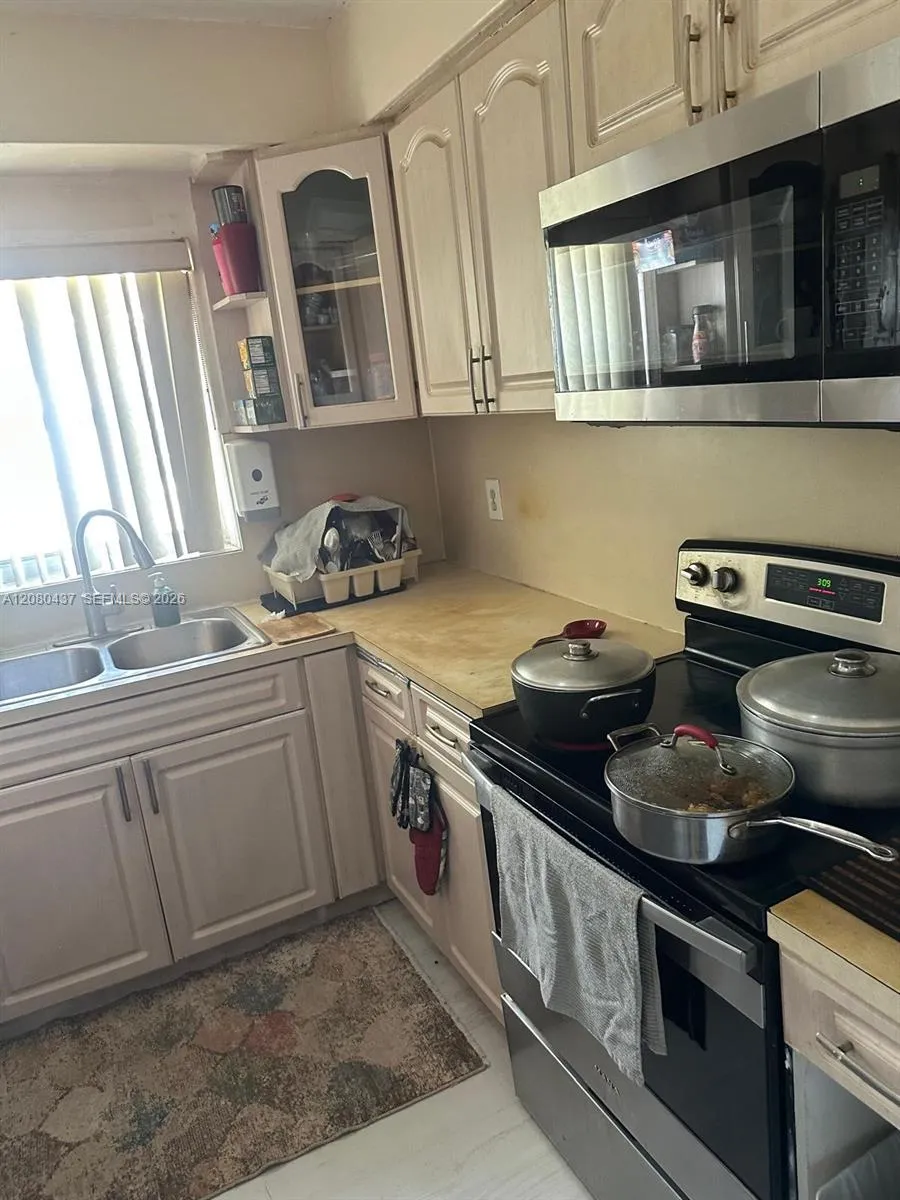 1500 NE 150th St Miami, FL 33161