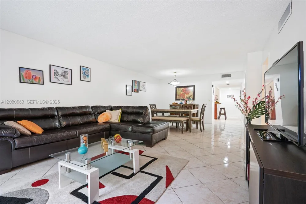 197 Lakeview Dr #102 Weston, FL 33326