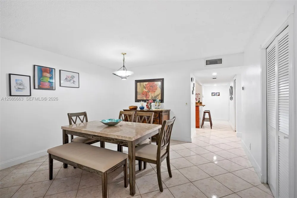 197 Lakeview Dr #102 Weston, FL 33326