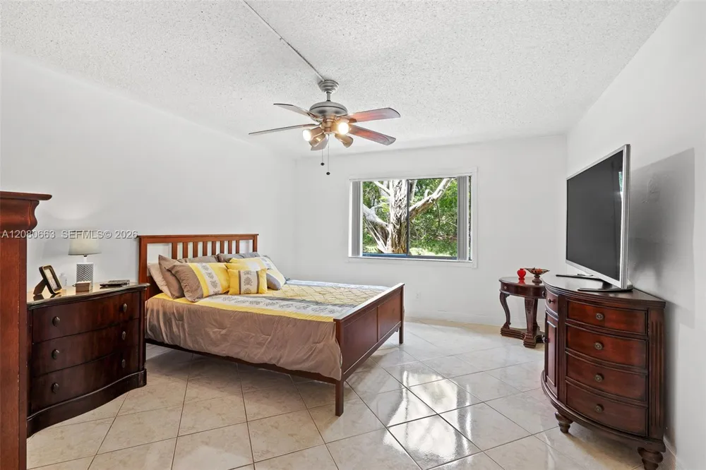 197 Lakeview Dr #102 Weston, FL 33326