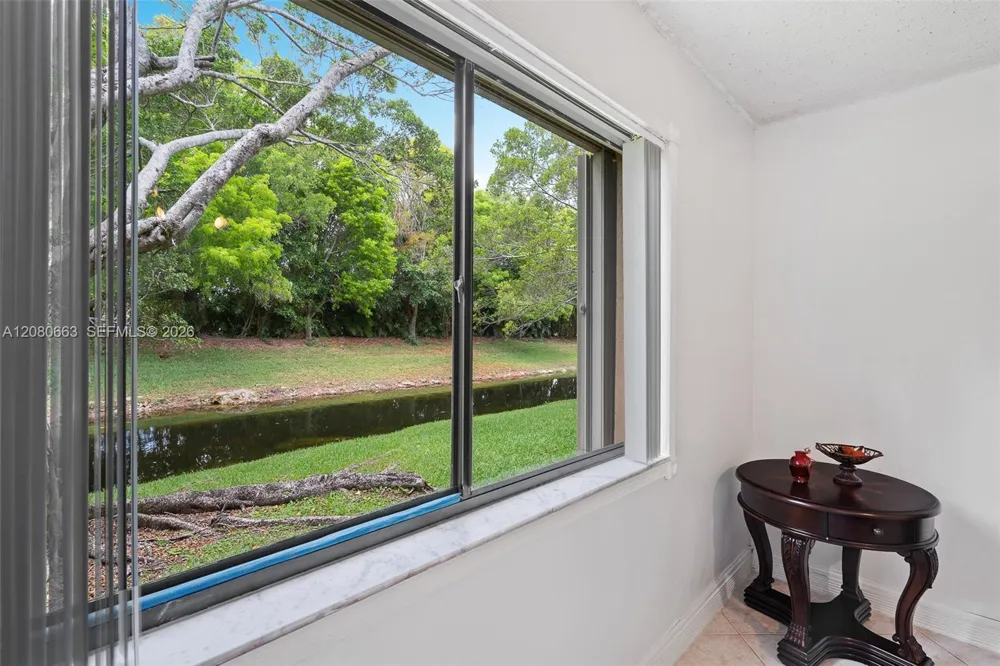 197 Lakeview Dr #102 Weston, FL 33326