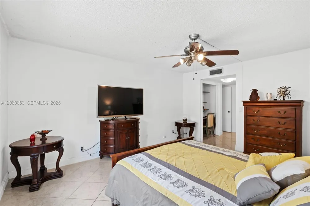 197 Lakeview Dr #102 Weston, FL 33326