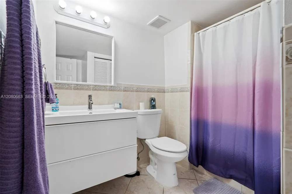 197 Lakeview Dr #102 Weston, FL 33326