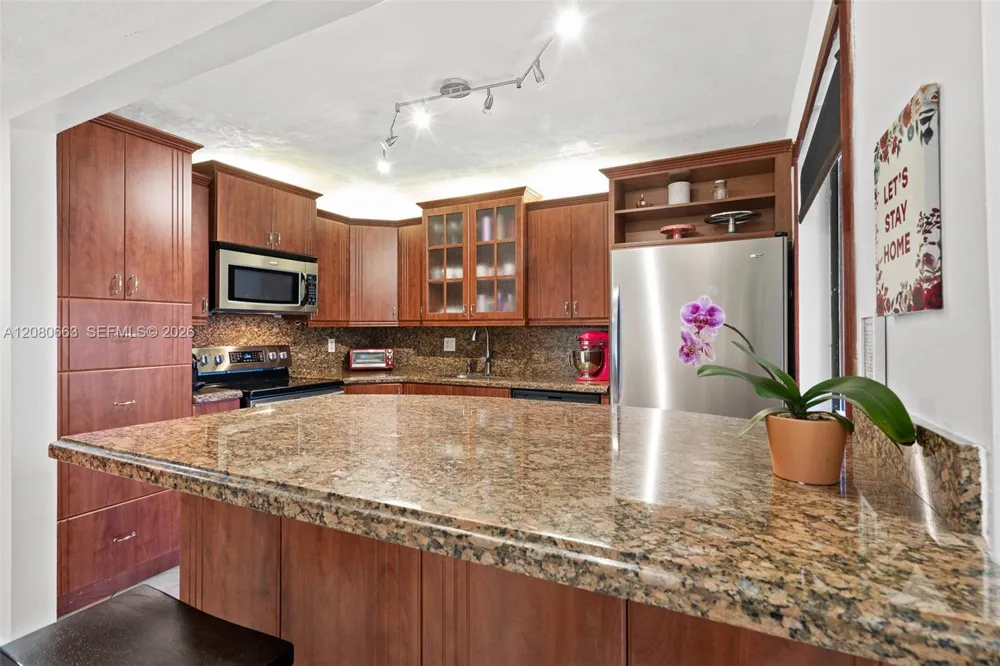 197 Lakeview Dr #102 Weston, FL 33326