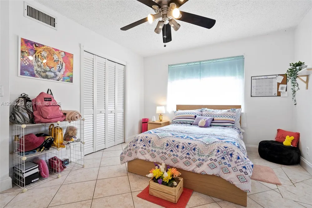 197 Lakeview Dr #102 Weston, FL 33326