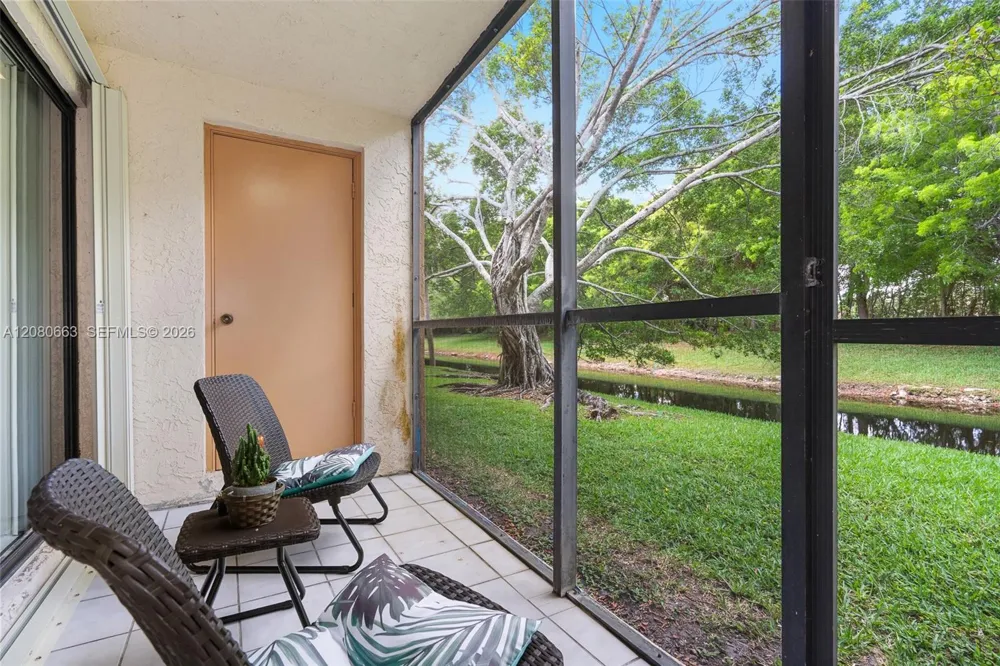 197 Lakeview Dr #102 Weston, FL 33326