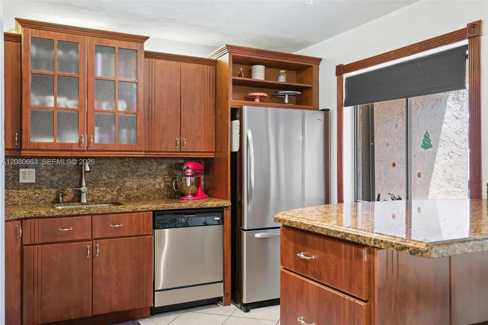 197 Lakeview Dr #102 Weston, FL 33326
