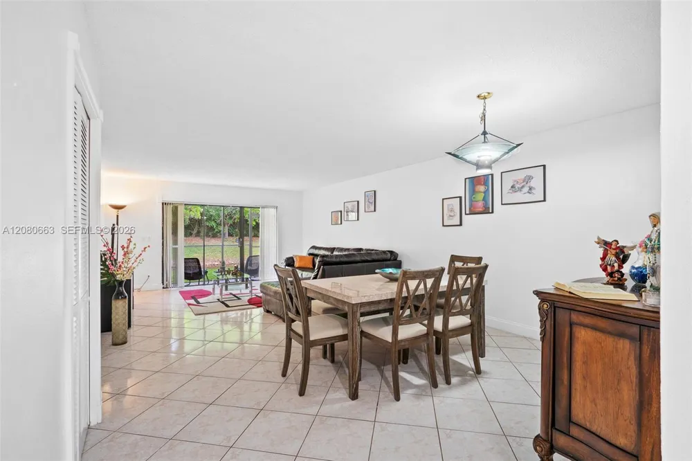 197 Lakeview Dr #102 Weston, FL 33326