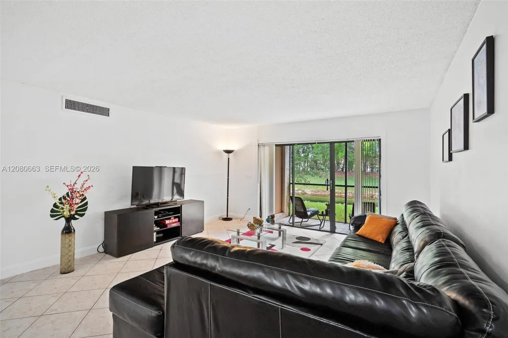 197 Lakeview Dr #102 Weston, FL 33326