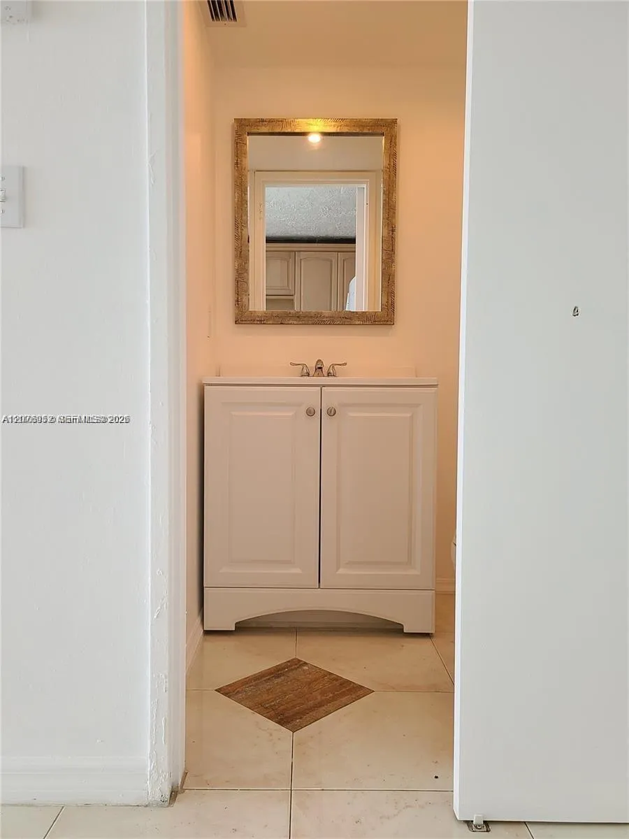 1228 West Ave #1006 Miami Beach, FL 33139