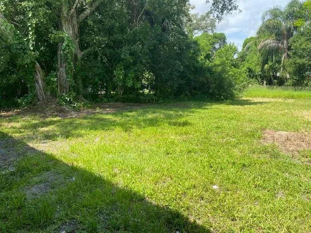 507 S 22nd Street #B Fort Pierce, FL 34950