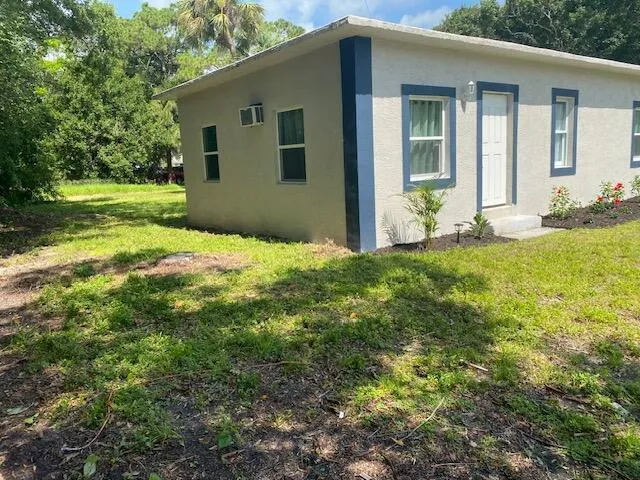 507 S 22nd Street #B Fort Pierce, FL 34950