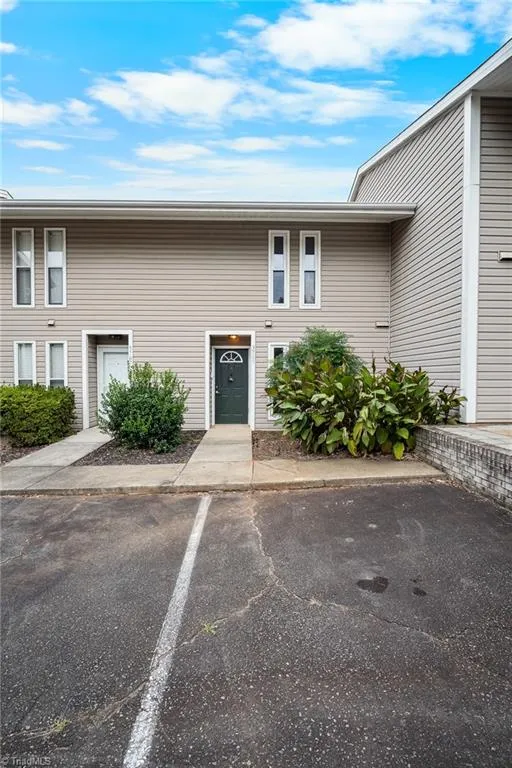 3705 Heathrow Drive Winston-Salem, NC 27127