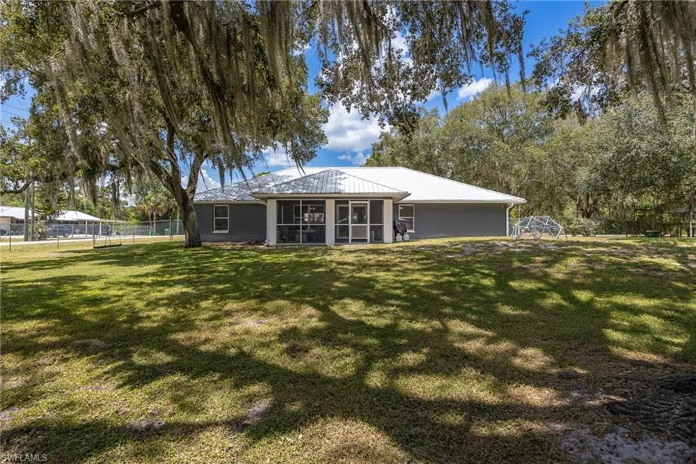 311 S Oak Street Labelle, FL 33935