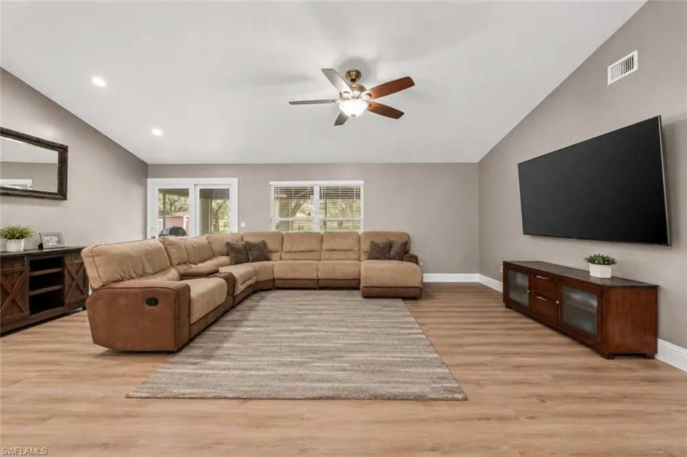 311 S Oak Street Labelle, FL 33935