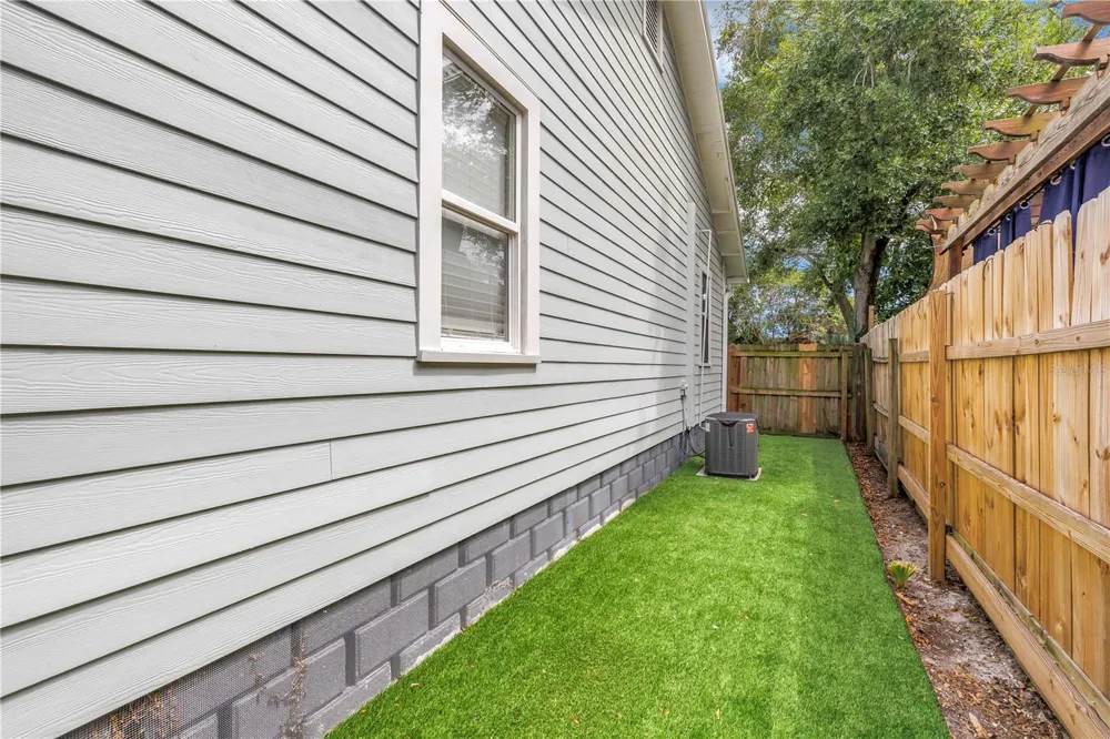 1323 7TH AVENUE St Petersburg, FL 33705