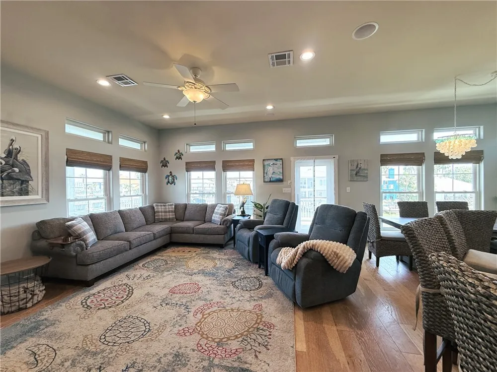 480 Bayside Drive Port Aransas, TX 78373
