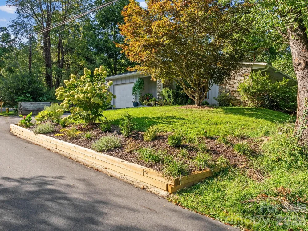 110 Aurora Drive Asheville, NC 28805