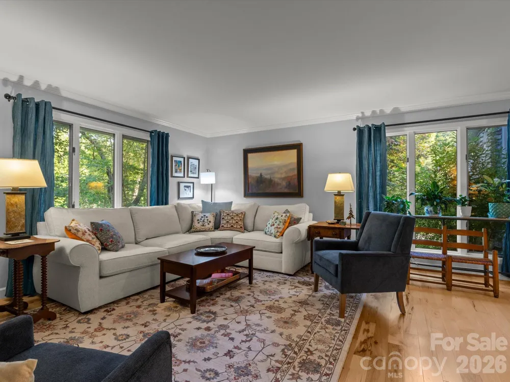 110 Aurora Drive Asheville, NC 28805