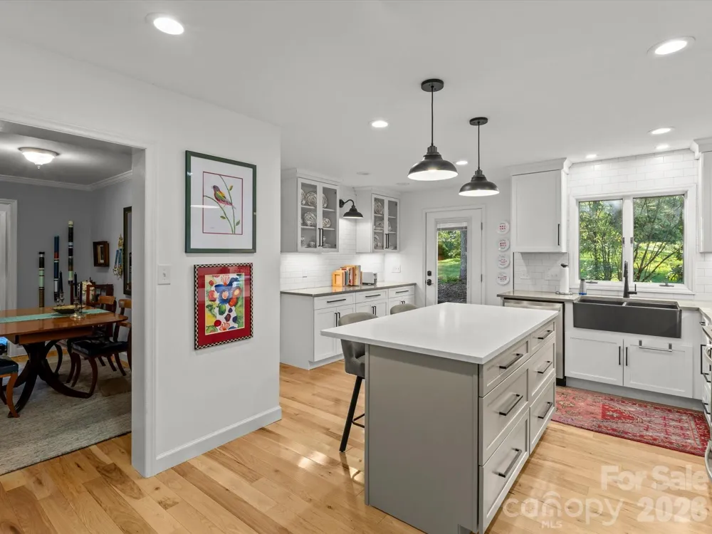 110 Aurora Drive Asheville, NC 28805
