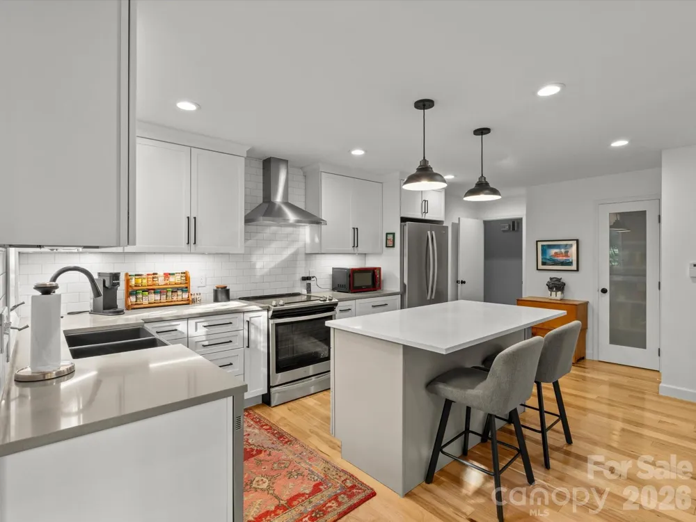 110 Aurora Drive Asheville, NC 28805