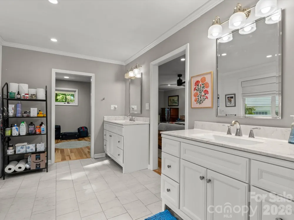 110 Aurora Drive Asheville, NC 28805