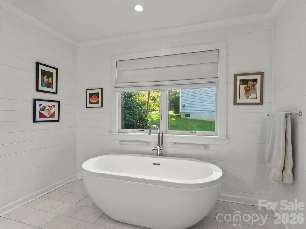 110 Aurora Drive Asheville, NC 28805