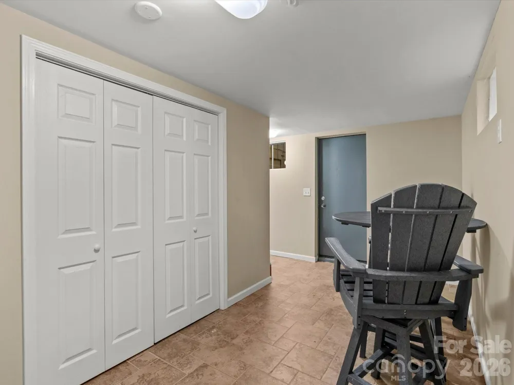 110 Aurora Drive Asheville, NC 28805