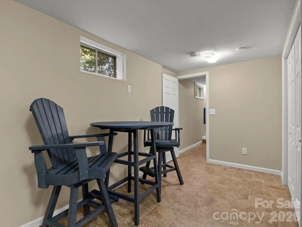 110 Aurora Drive Asheville, NC 28805