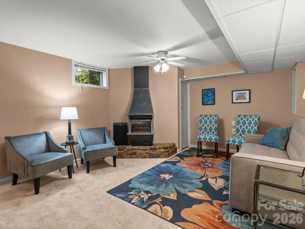 110 Aurora Drive Asheville, NC 28805