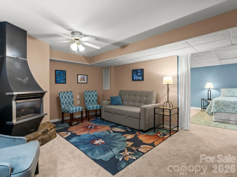 110 Aurora Drive Asheville, NC 28805