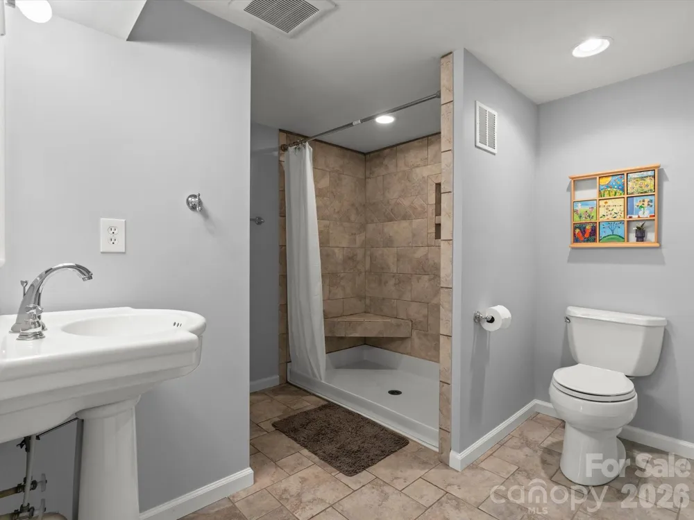 110 Aurora Drive Asheville, NC 28805