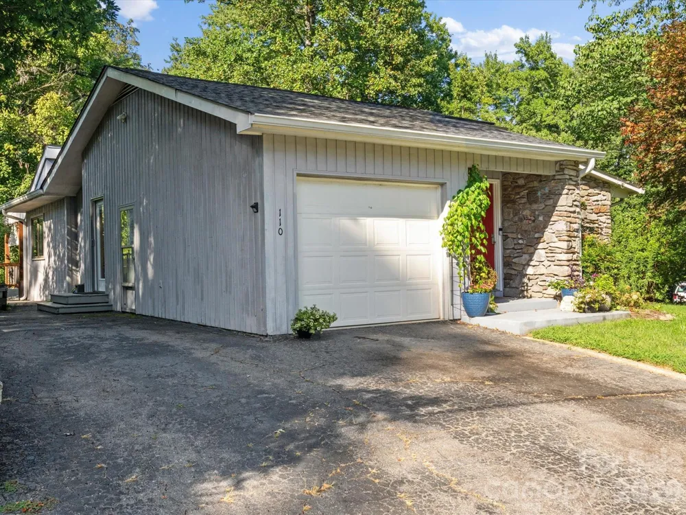 110 Aurora Drive Asheville, NC 28805