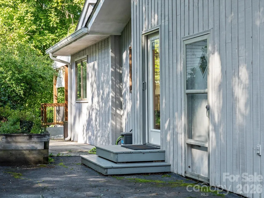 110 Aurora Drive Asheville, NC 28805