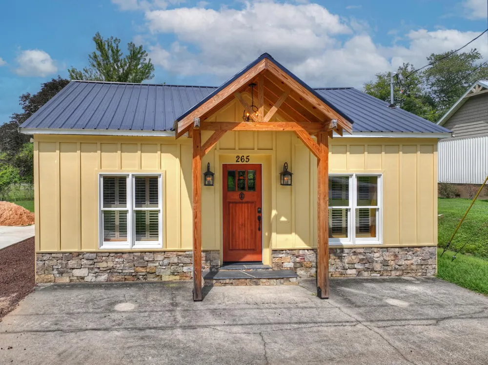 265 E Tennessee Avenue McCaysville, GA 30555
