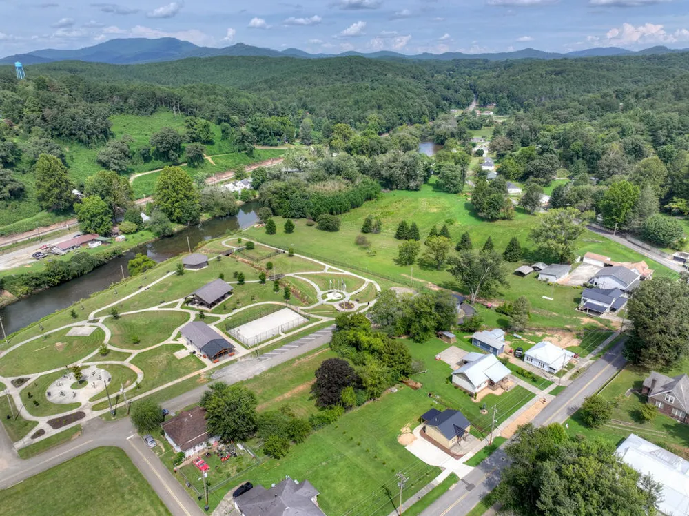 265 E Tennessee Avenue McCaysville, GA 30555