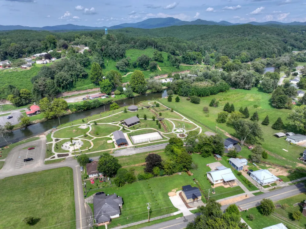 265 E Tennessee Avenue McCaysville, GA 30555