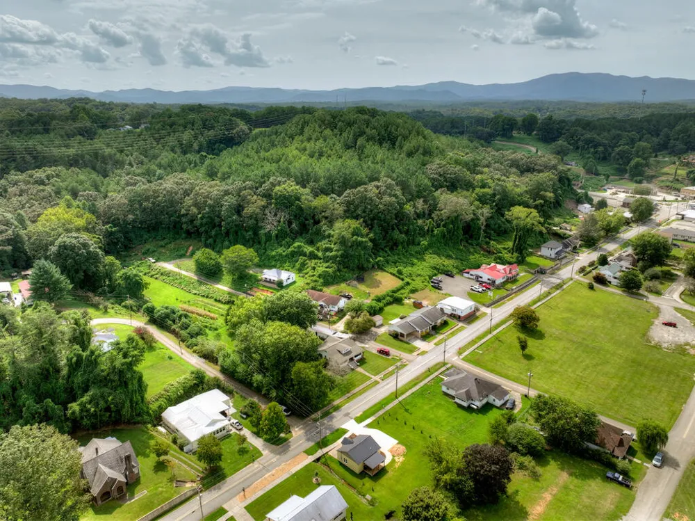 265 E Tennessee Avenue McCaysville, GA 30555