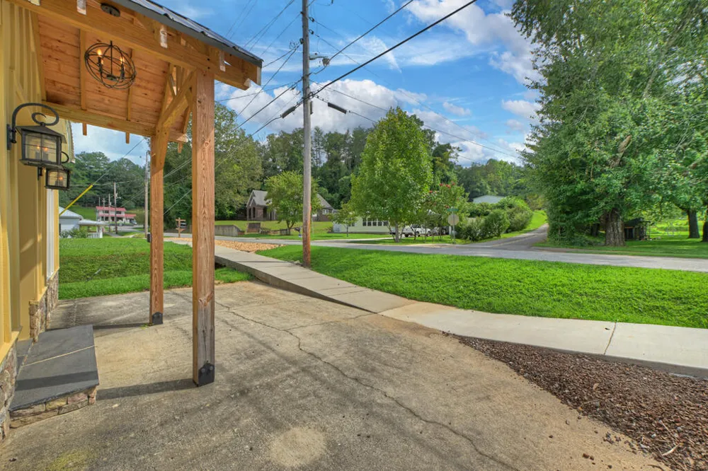 265 E Tennessee Avenue McCaysville, GA 30555