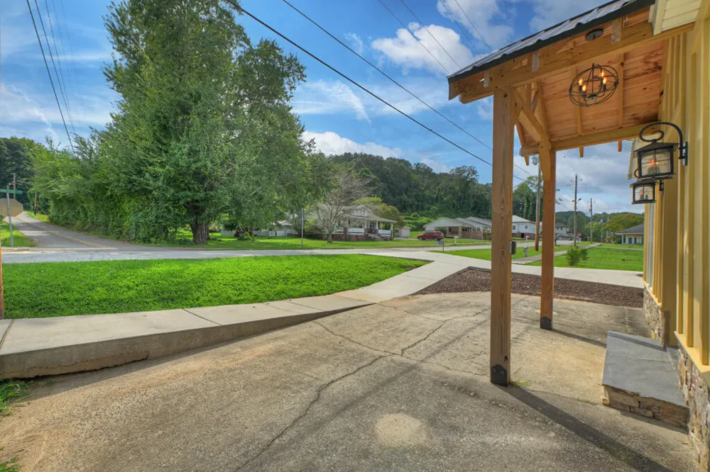 265 E Tennessee Avenue McCaysville, GA 30555