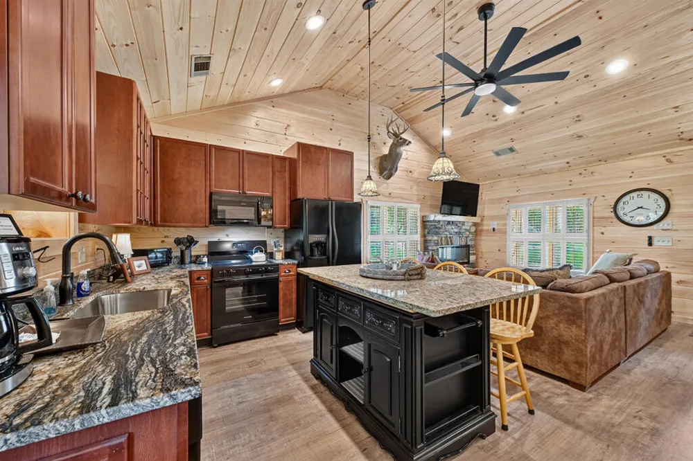 265 E Tennessee Avenue McCaysville, GA 30555