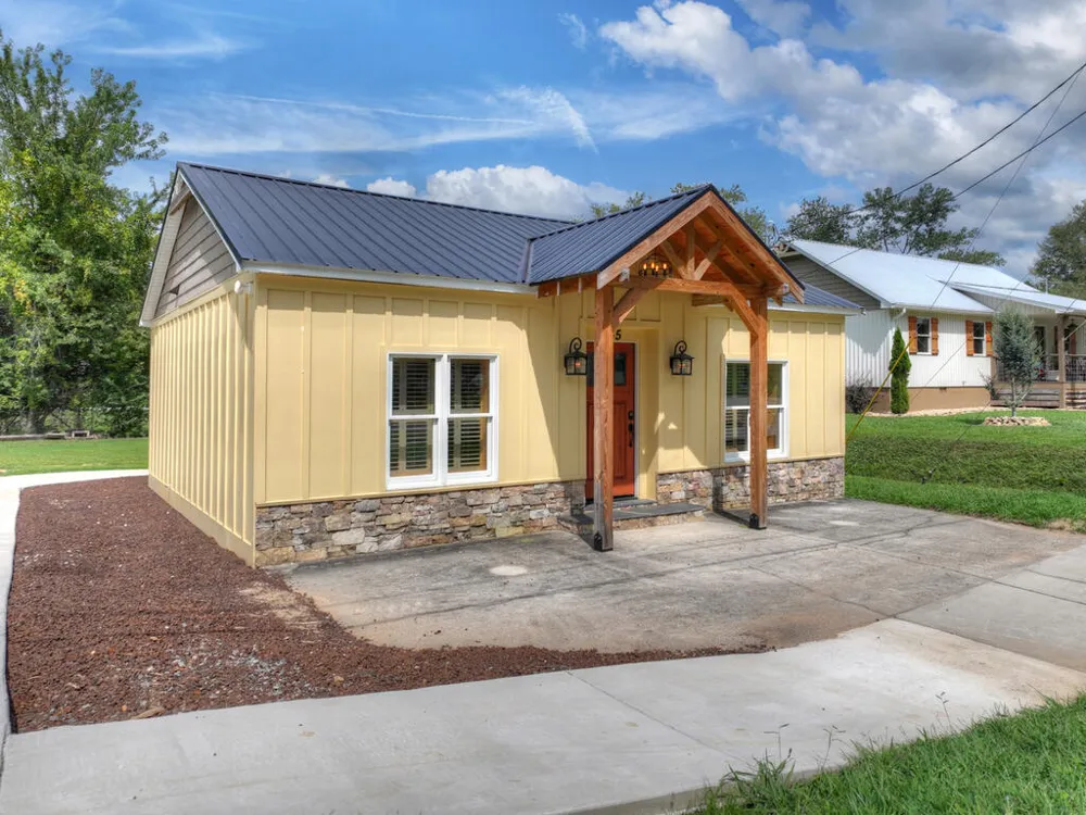 265 E Tennessee Avenue McCaysville, GA 30555