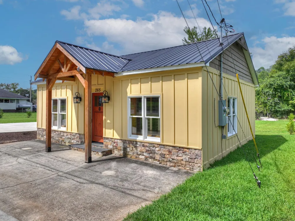 265 E Tennessee Avenue McCaysville, GA 30555