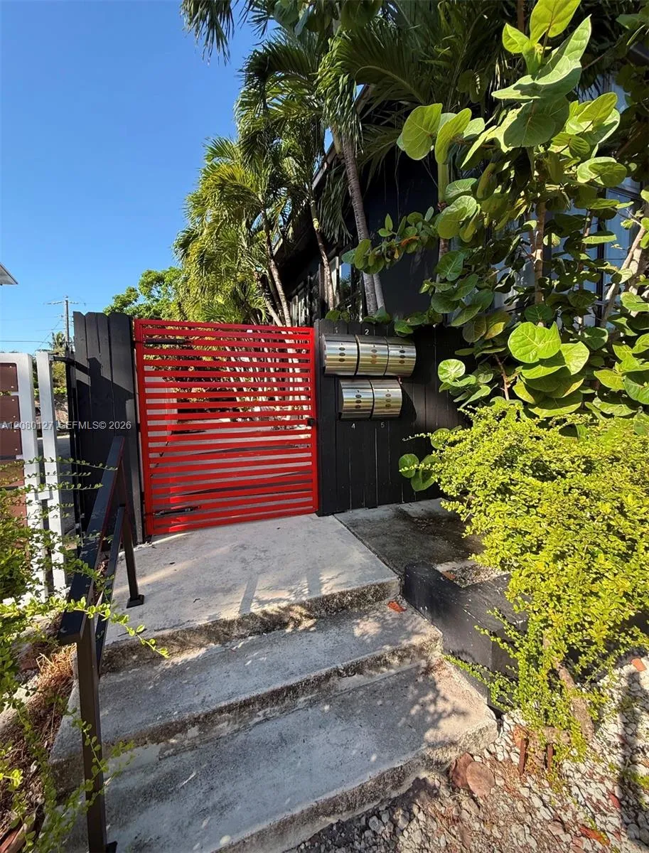1040 NE 78th St Rd #5 Miami, FL 33138