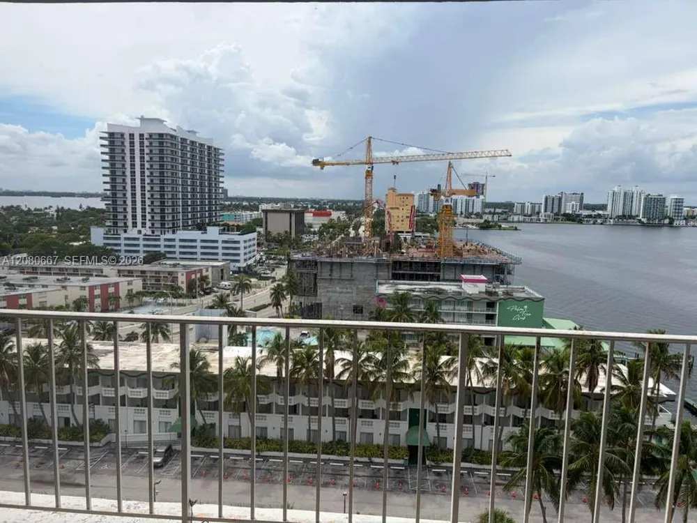 1865 79th St Cswy #14D North Bay Village, FL 33141