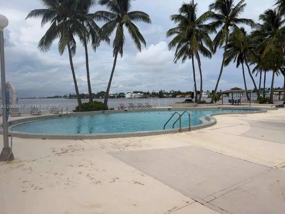 1865 79th St Cswy #14D North Bay Village, FL 33141