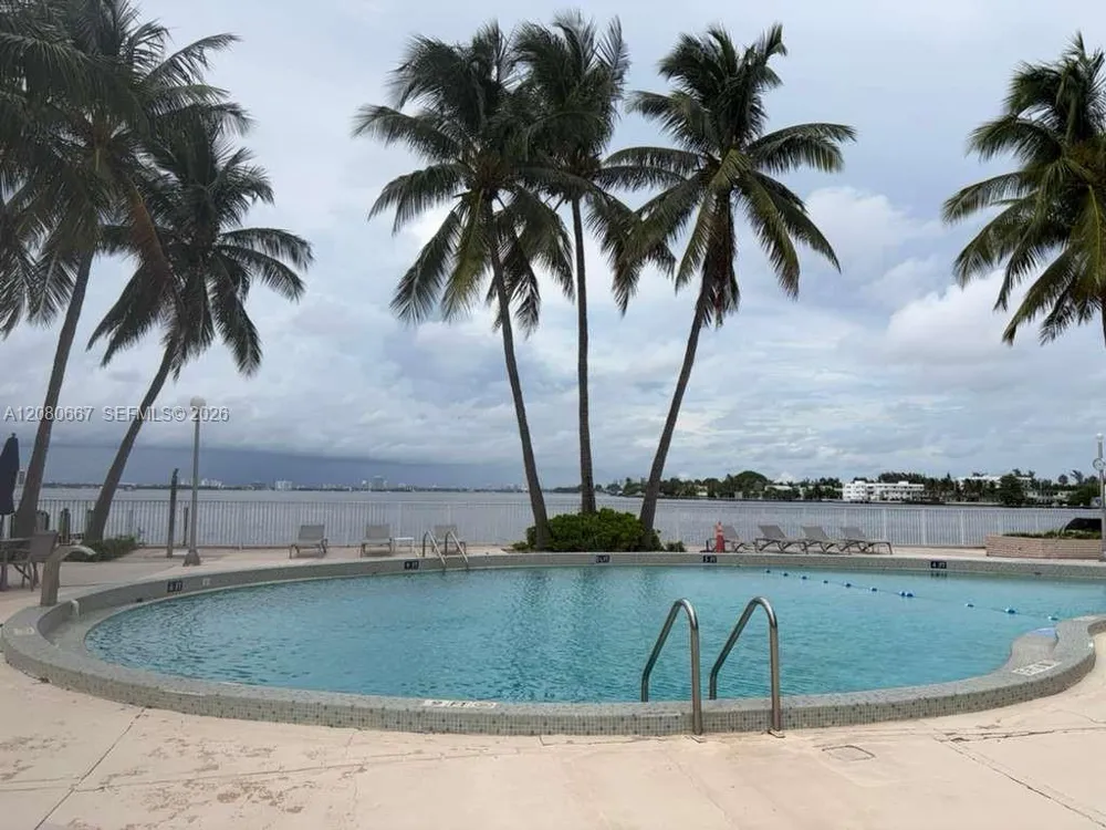 1865 79th St Cswy #14D North Bay Village, FL 33141