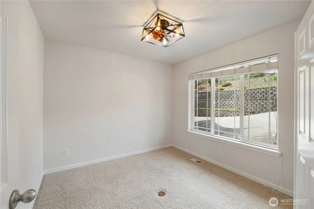 5805 51st Ave CT E Tacoma, WA 98443