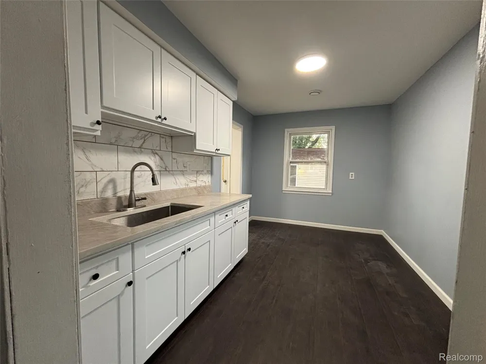 24302 Lehigh Street Dearborn Heights City, MI 48125